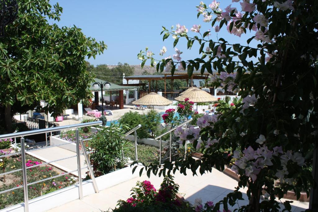 Bronze Hotel Gümbet Esterno foto